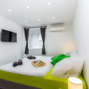  Apartman In The